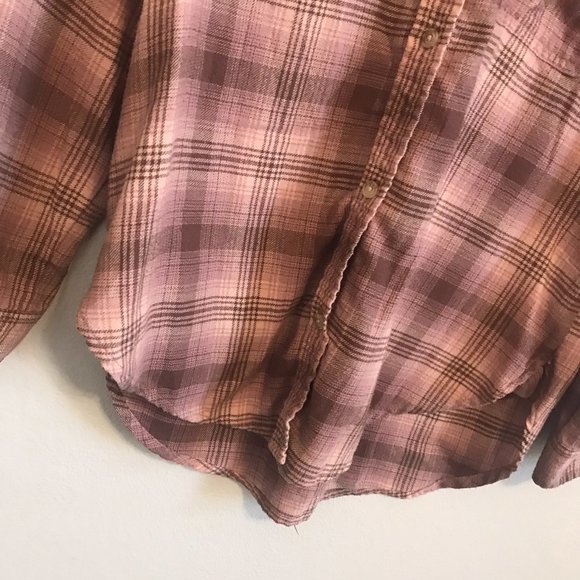 AMERICAN EAGLE Ahh Mazingly Soft Pink Plaid Button Down Shirt Size Small - Picture 2 of 5